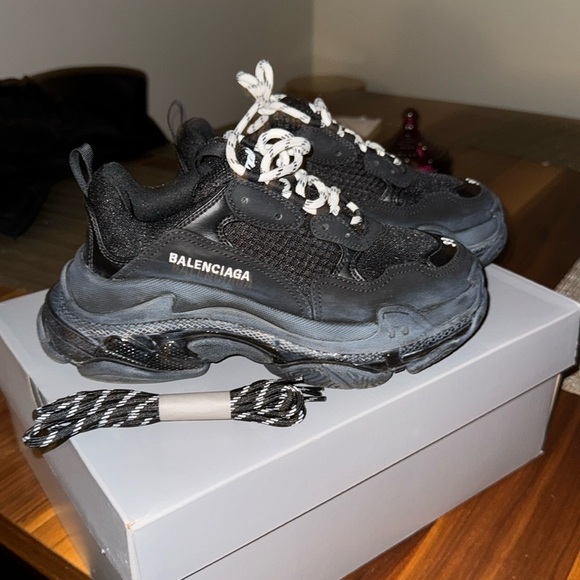 Balenciaga shoes - Picture 1 of 1